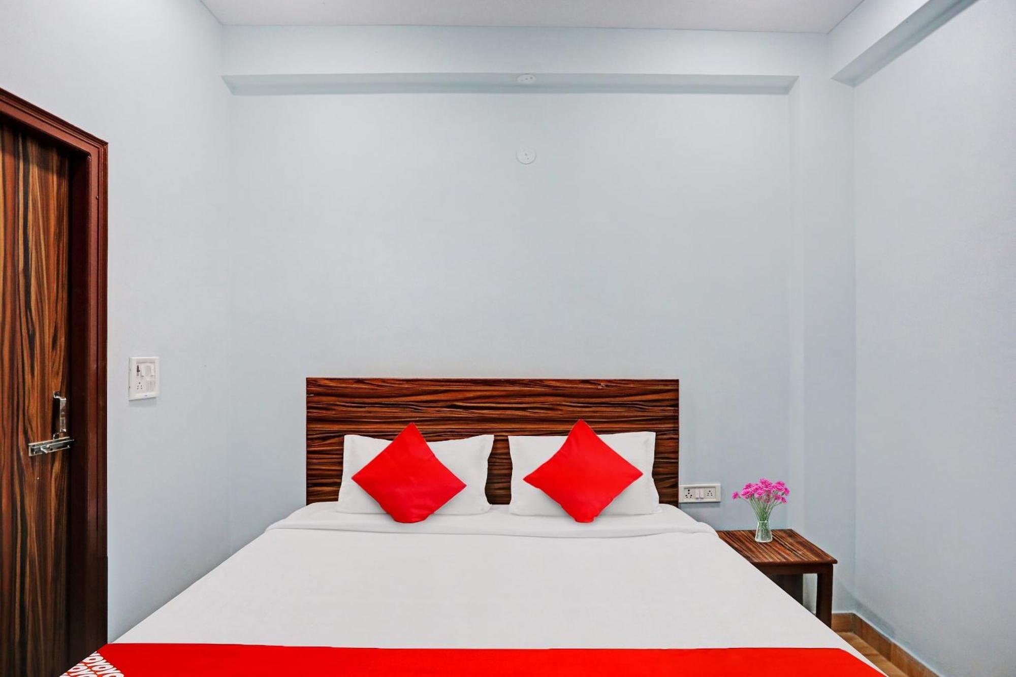 Hotel O Surya Gold Guest House Najafgarh Exterior foto